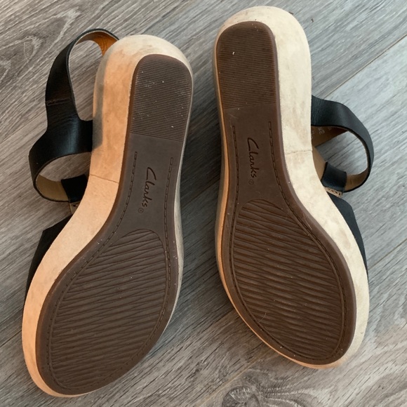Clarks Collection Wedge Sandals Black Leather T Strap Platform Size 6 - Picture 7 of 9